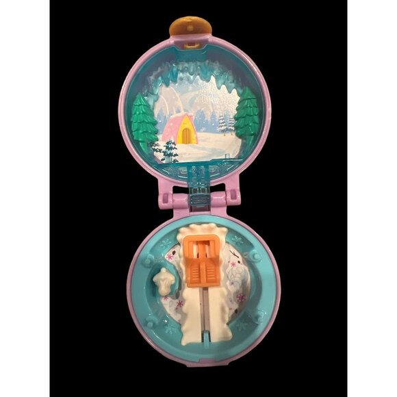 Mini Polly Pocket Purple Compact 2019, Snow Cabin, No Figure, Mini Toys - Picture 3 of 6